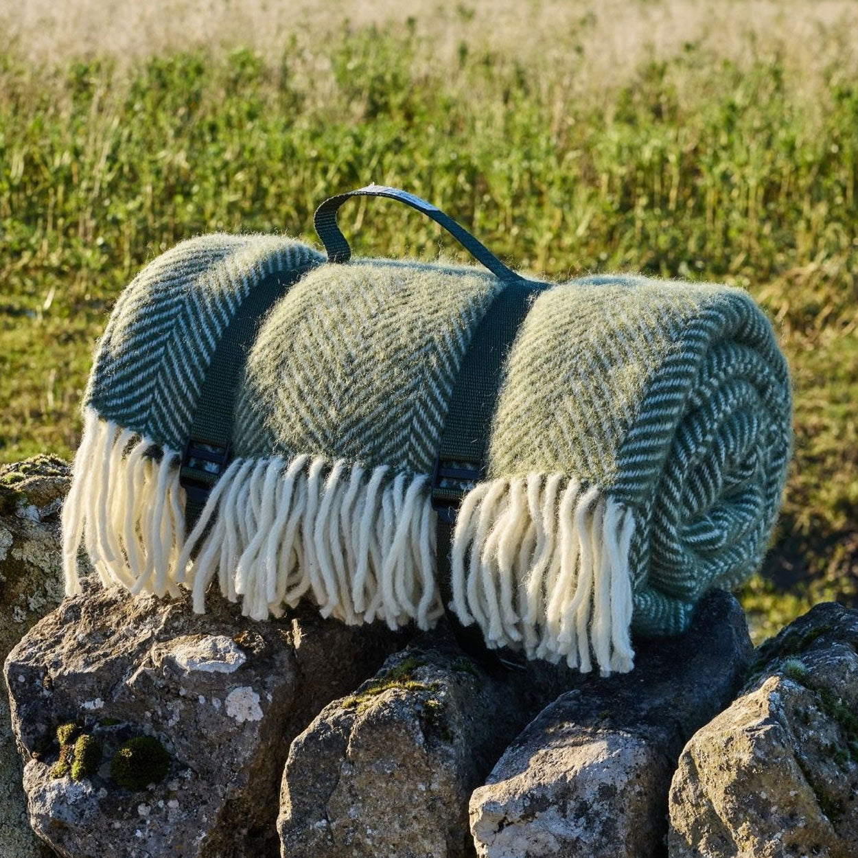 PICNIC THROW - FISHBONE OLIVE