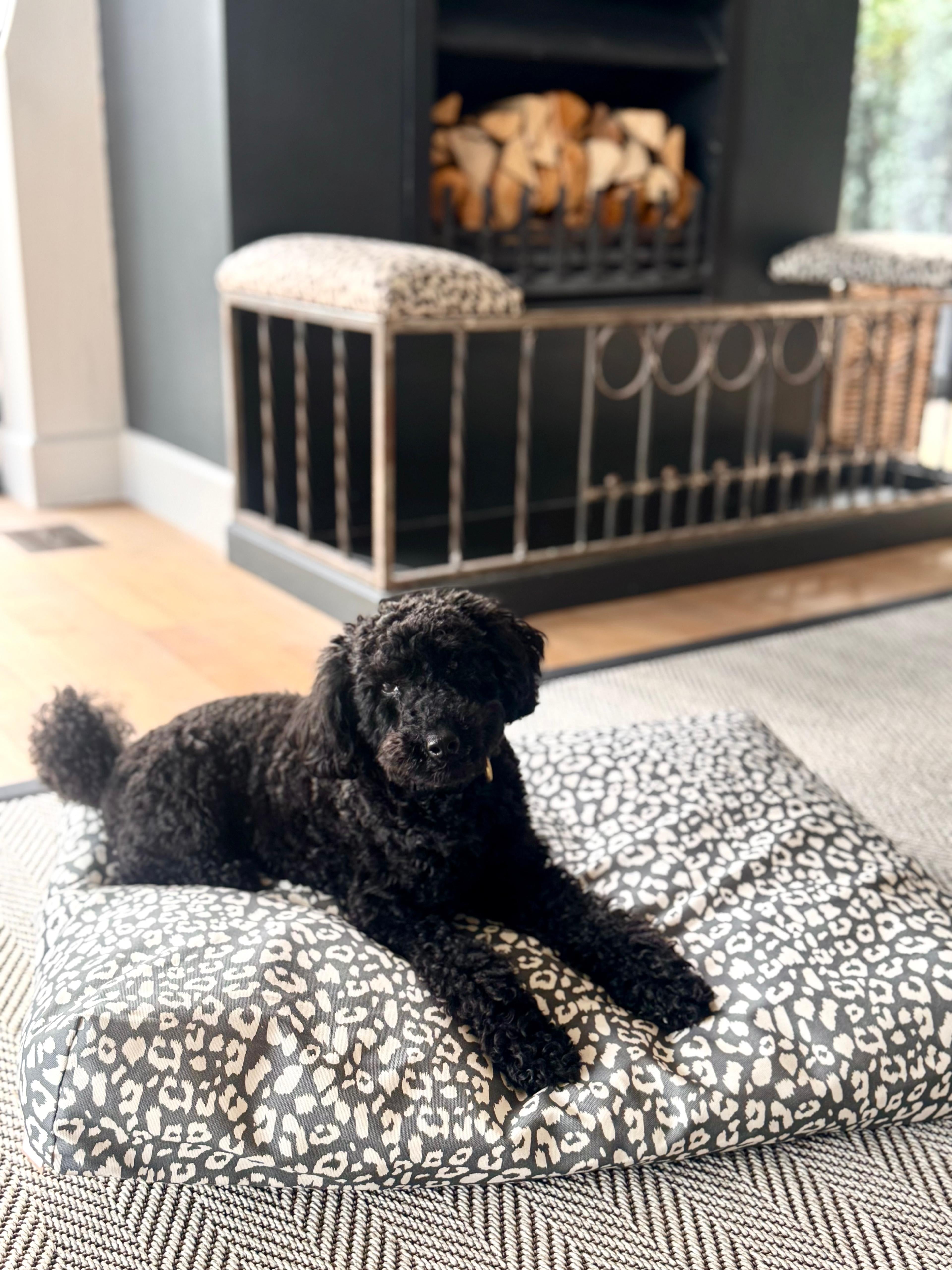 LATHAMS DOGGY BED - CHARCOAL