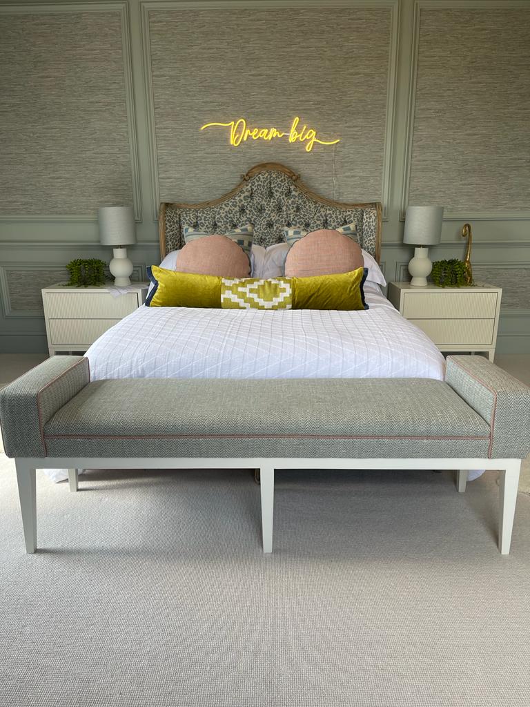 BESIDE ME - END OF BED SEAT
