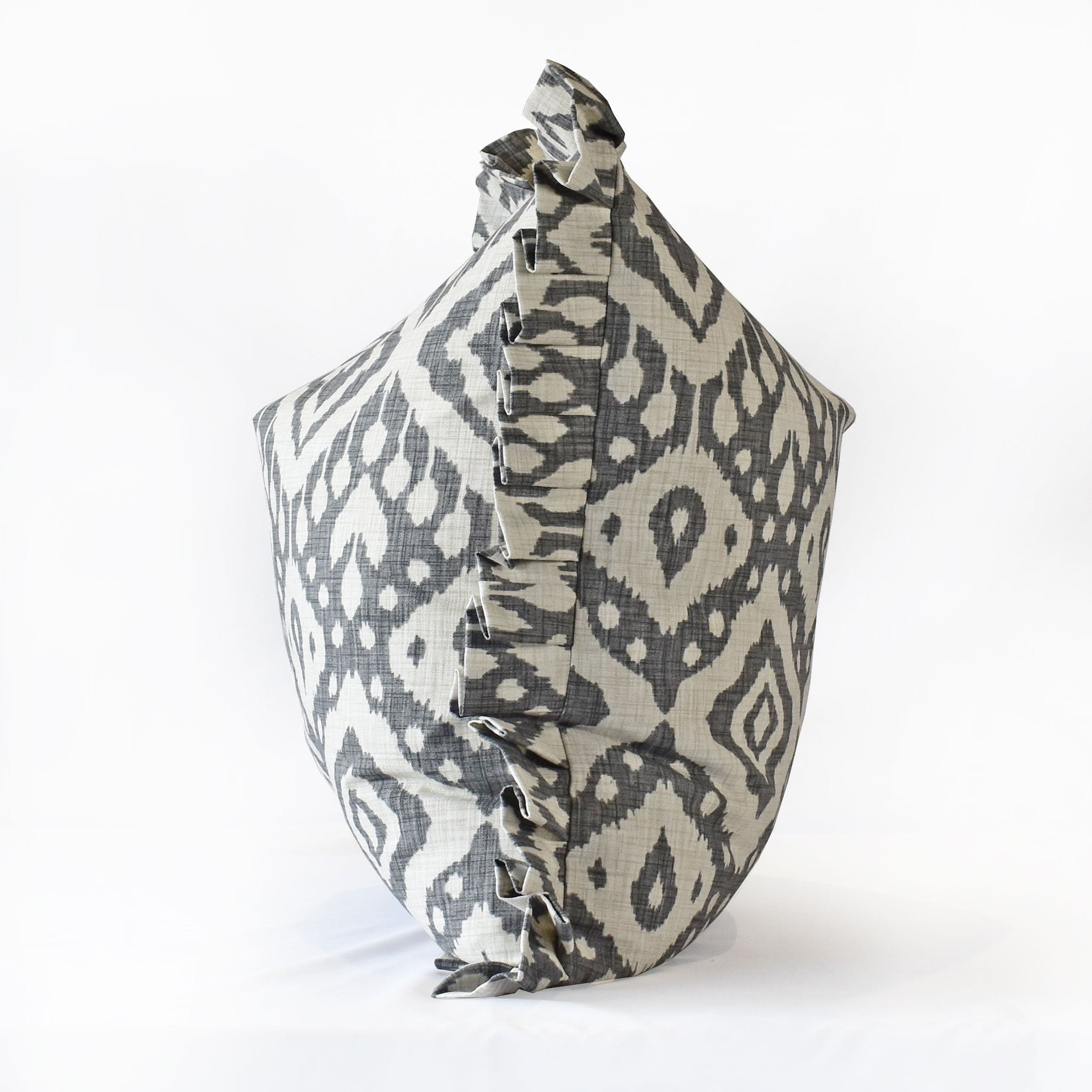 FRILLY IKAT CHARCOAL