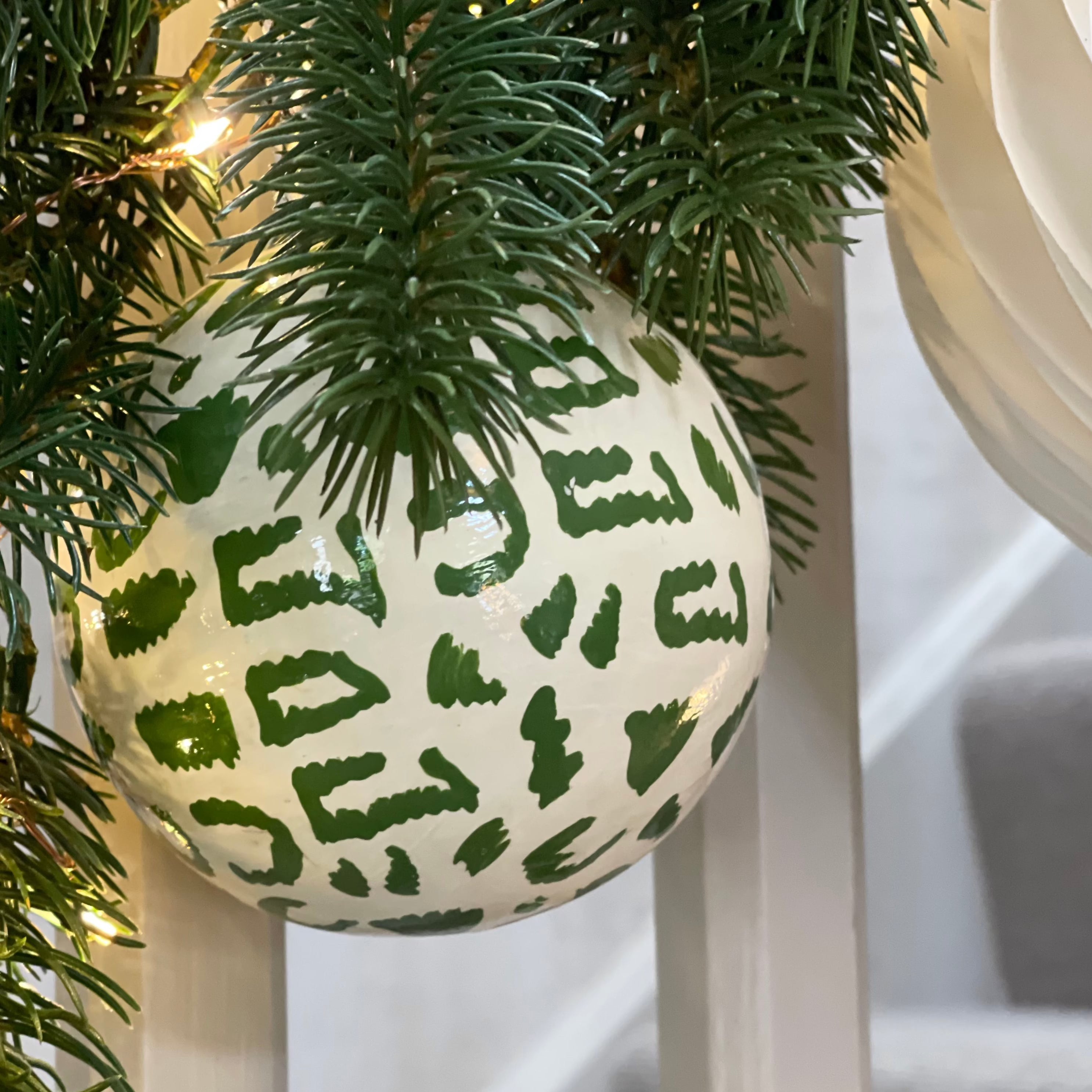 EXCLUSIVE HAND PAINTED BAUBLE - WHITE