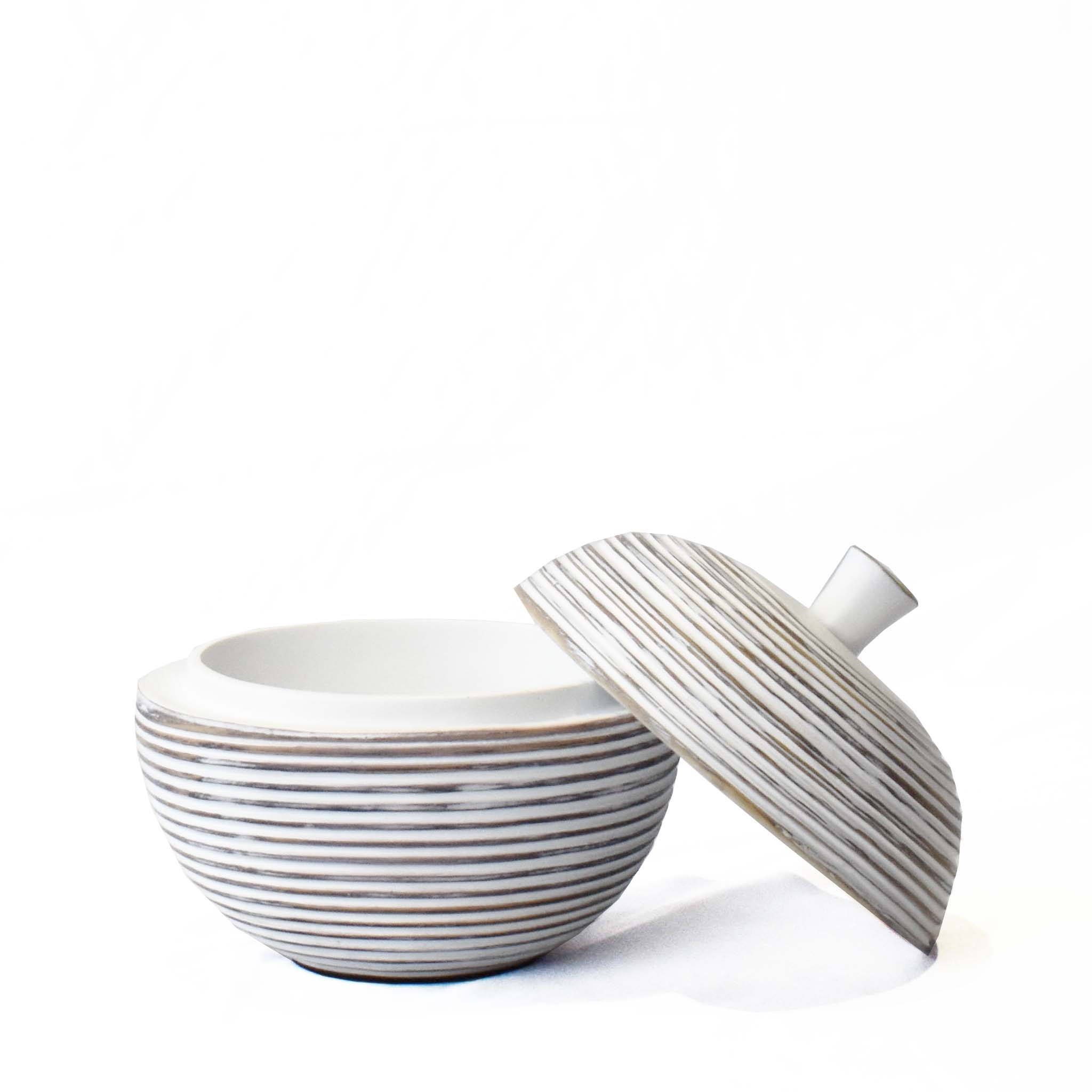 WHITE WASHED RIBBED JAR