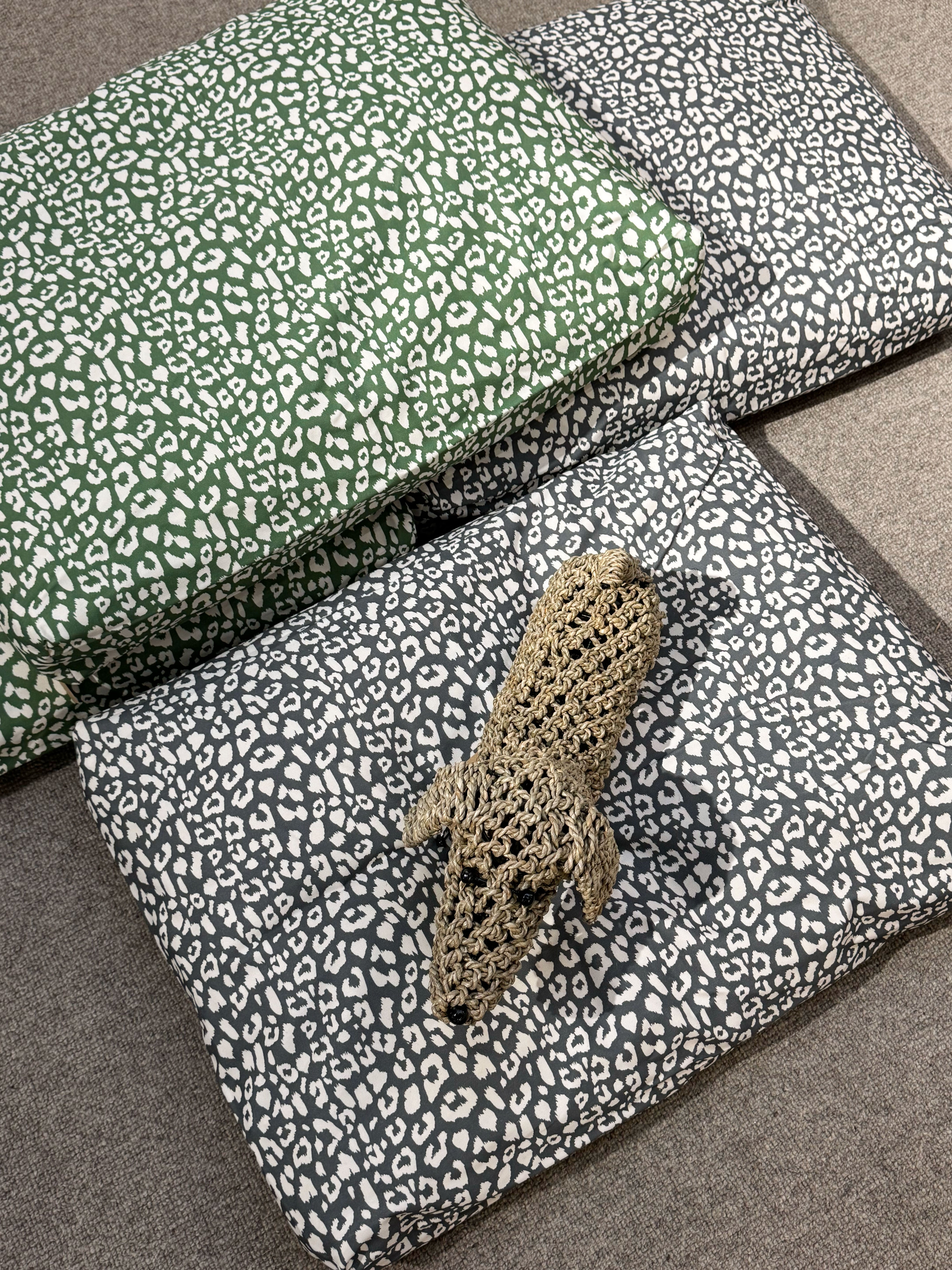 LATHAMS DOGGY BED - GREEN