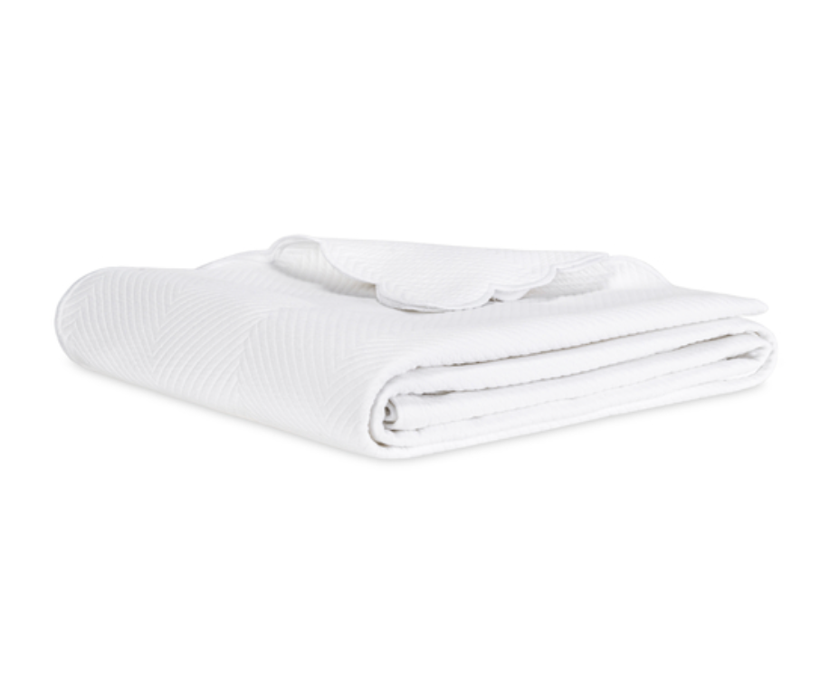 WHITE SCALLOP LATTICE BED THROW