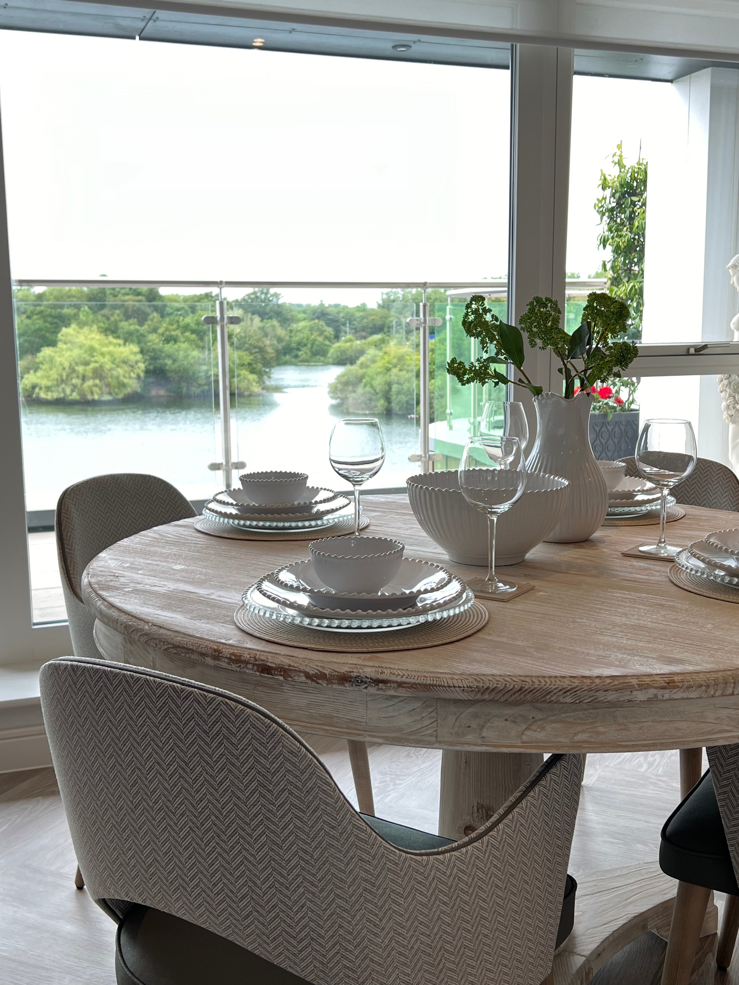 SOIRÉE DINING TABLE