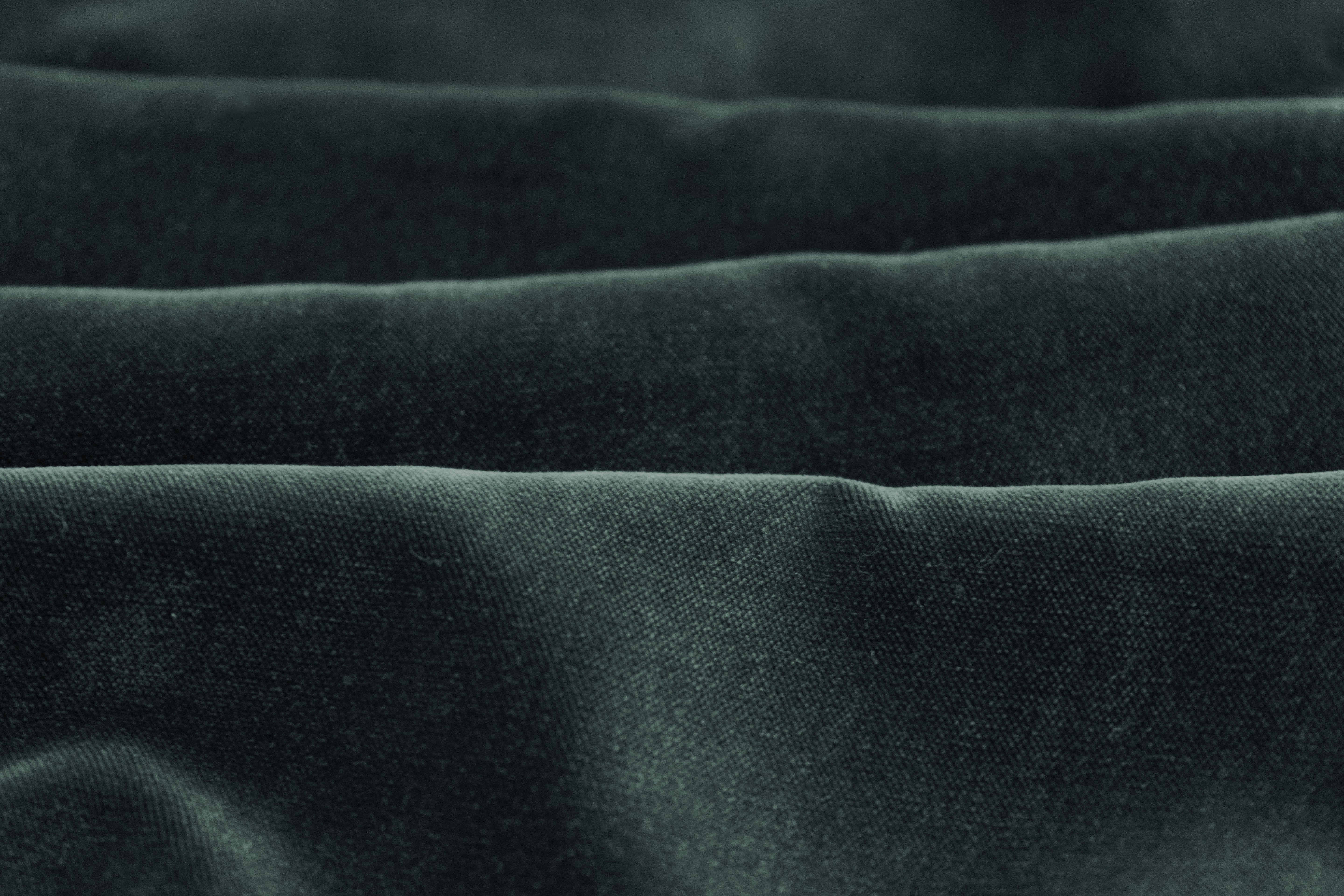 LATHAMS EXCLUSIVE GIANT BOW GREEN VELVET
