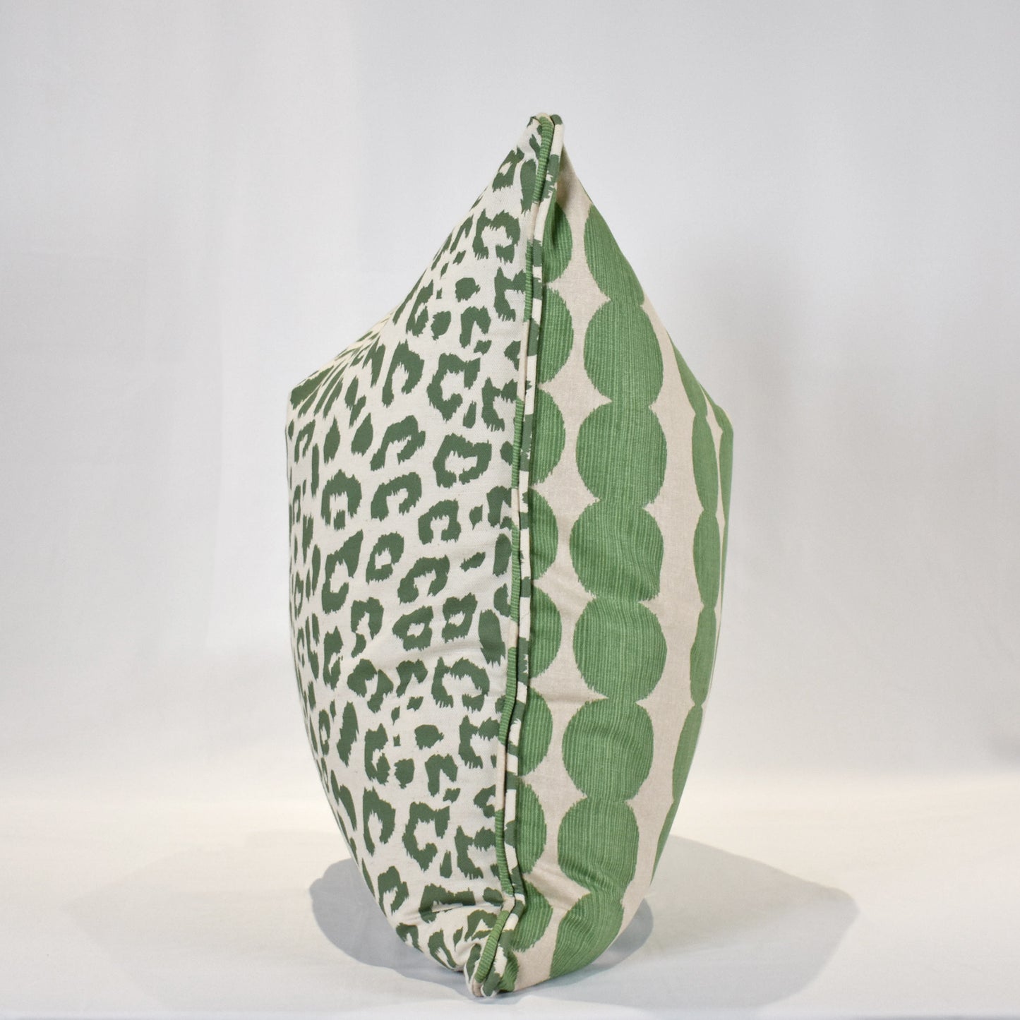 LOLA GREEN
