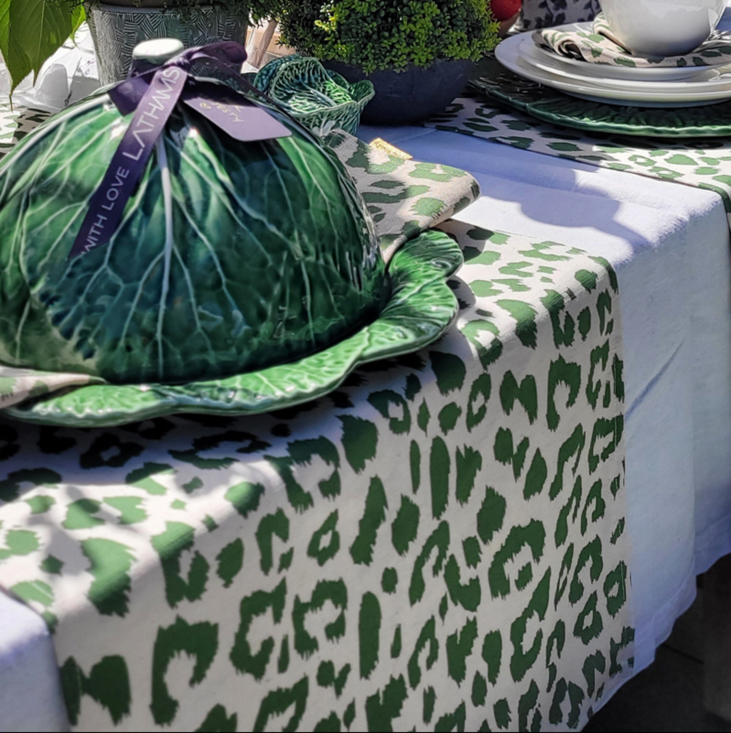 TABLE RUNNER - GREEN/CREAM LEOPARD