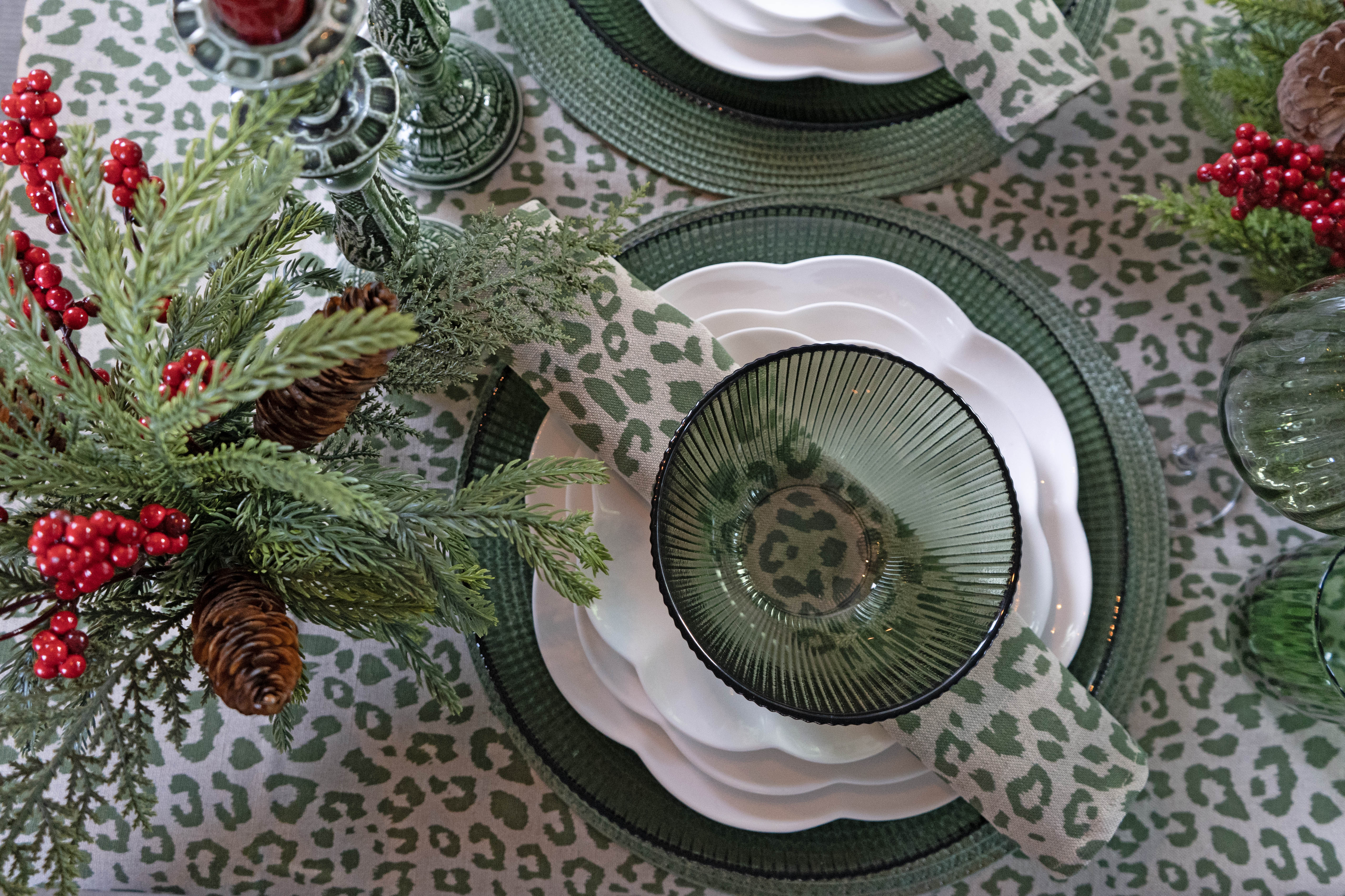 RIBBED GLASS BOWL OLIVE