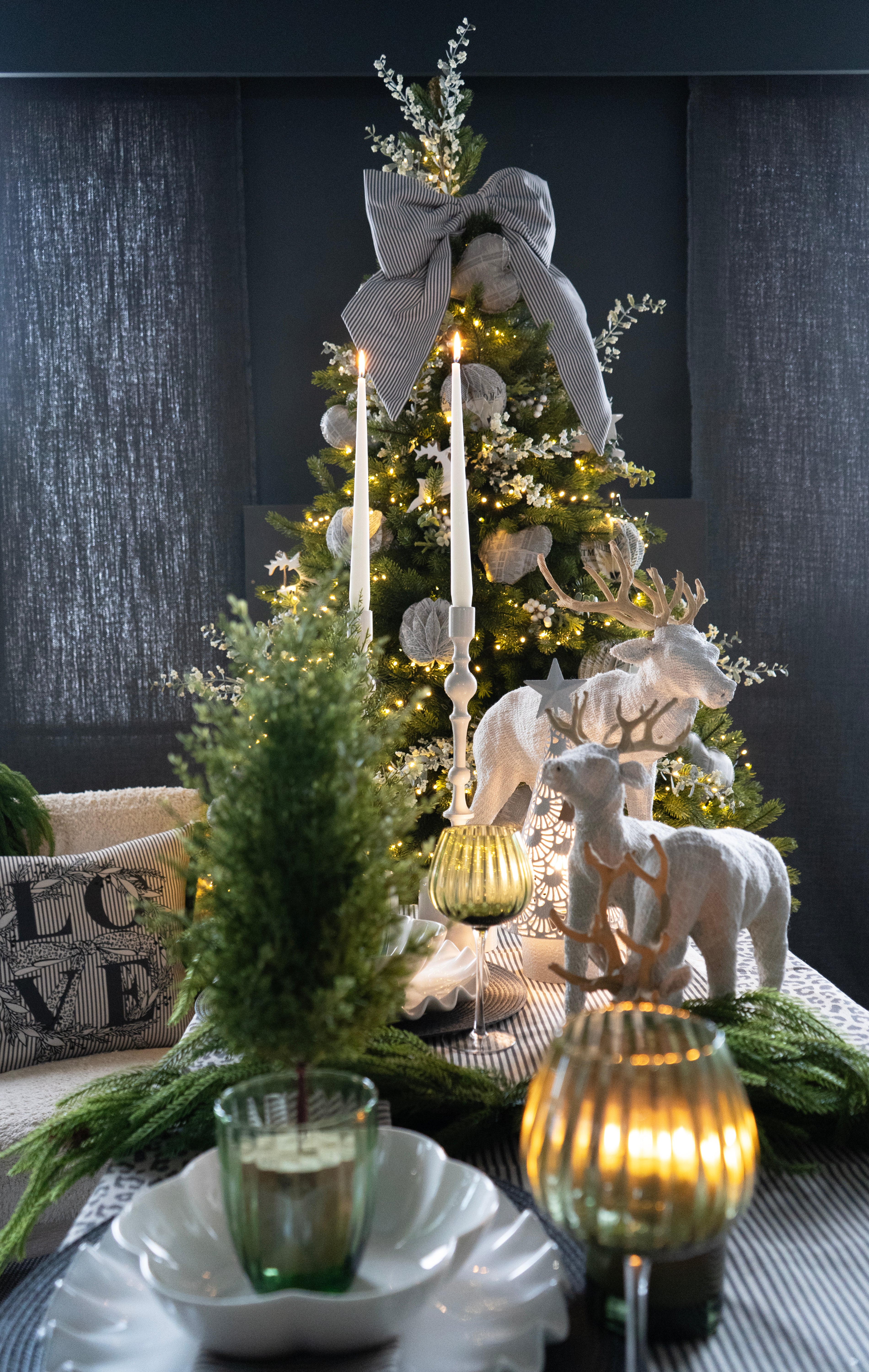WHITE METAL LIGHT UP TREE