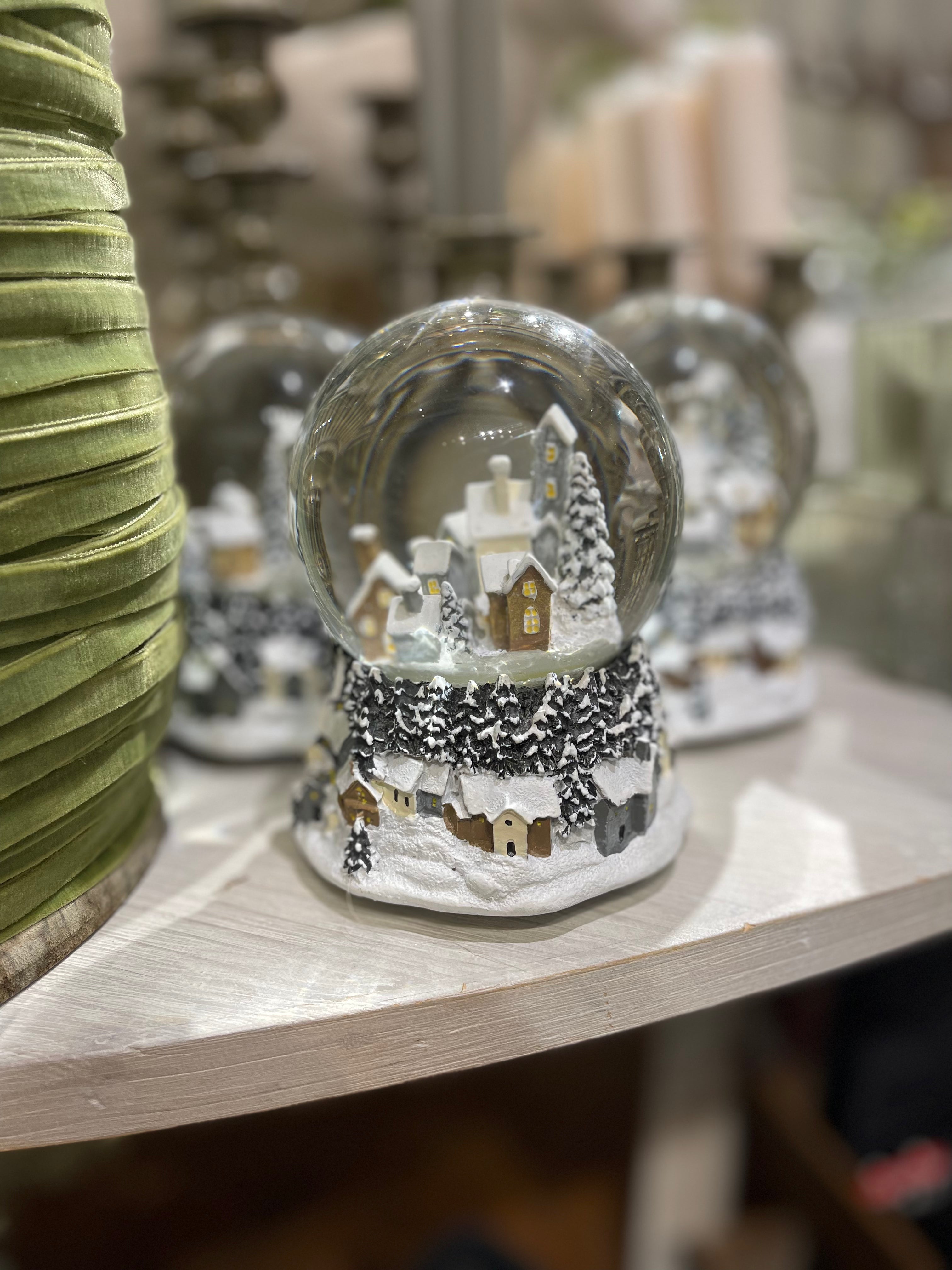 MUSICAL SNOWGLOBE VILLAGE SCENE