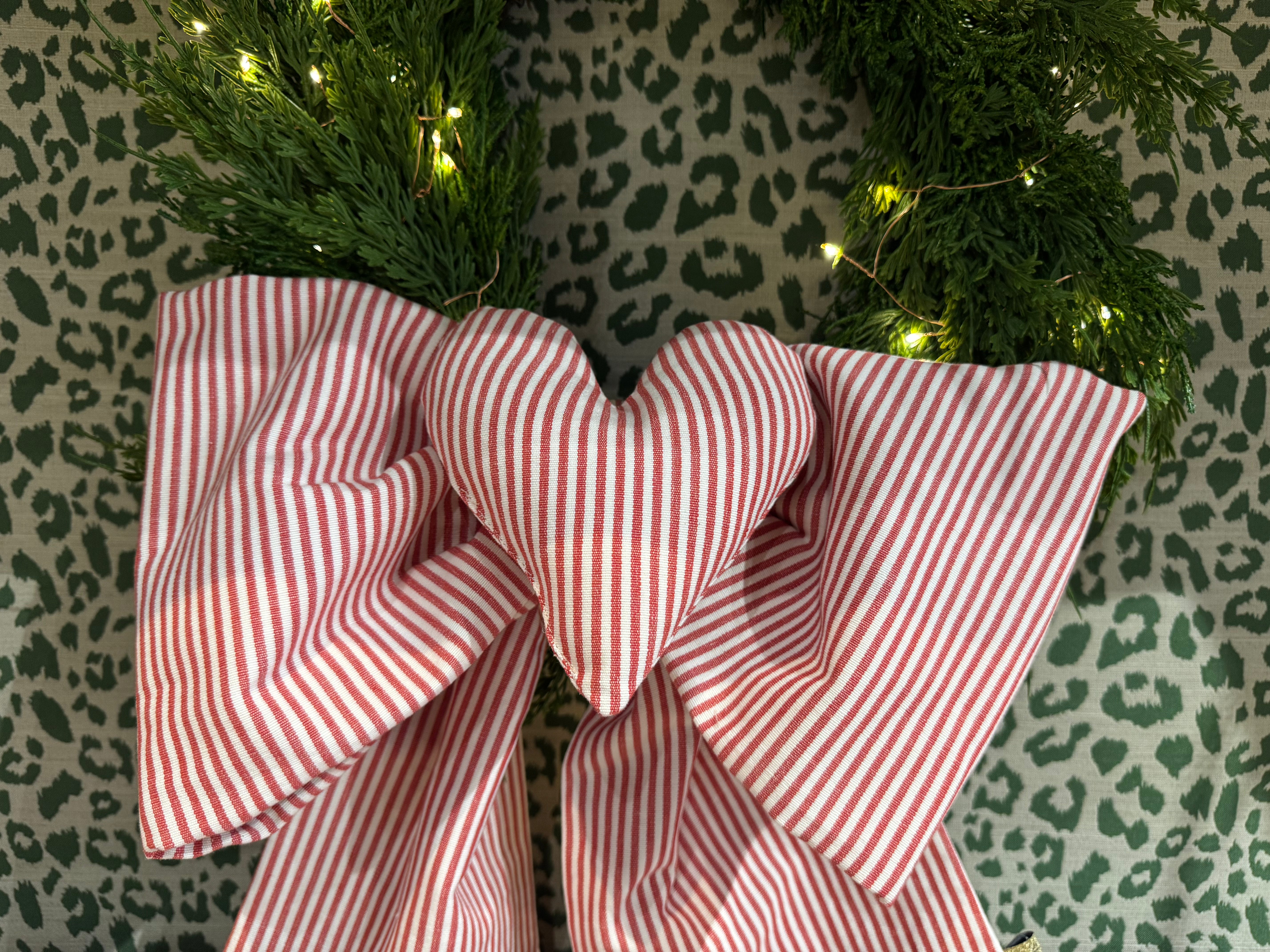 LATHAMS EXCLUSIVE LOVE HEART - STRIPE - RED/WHT