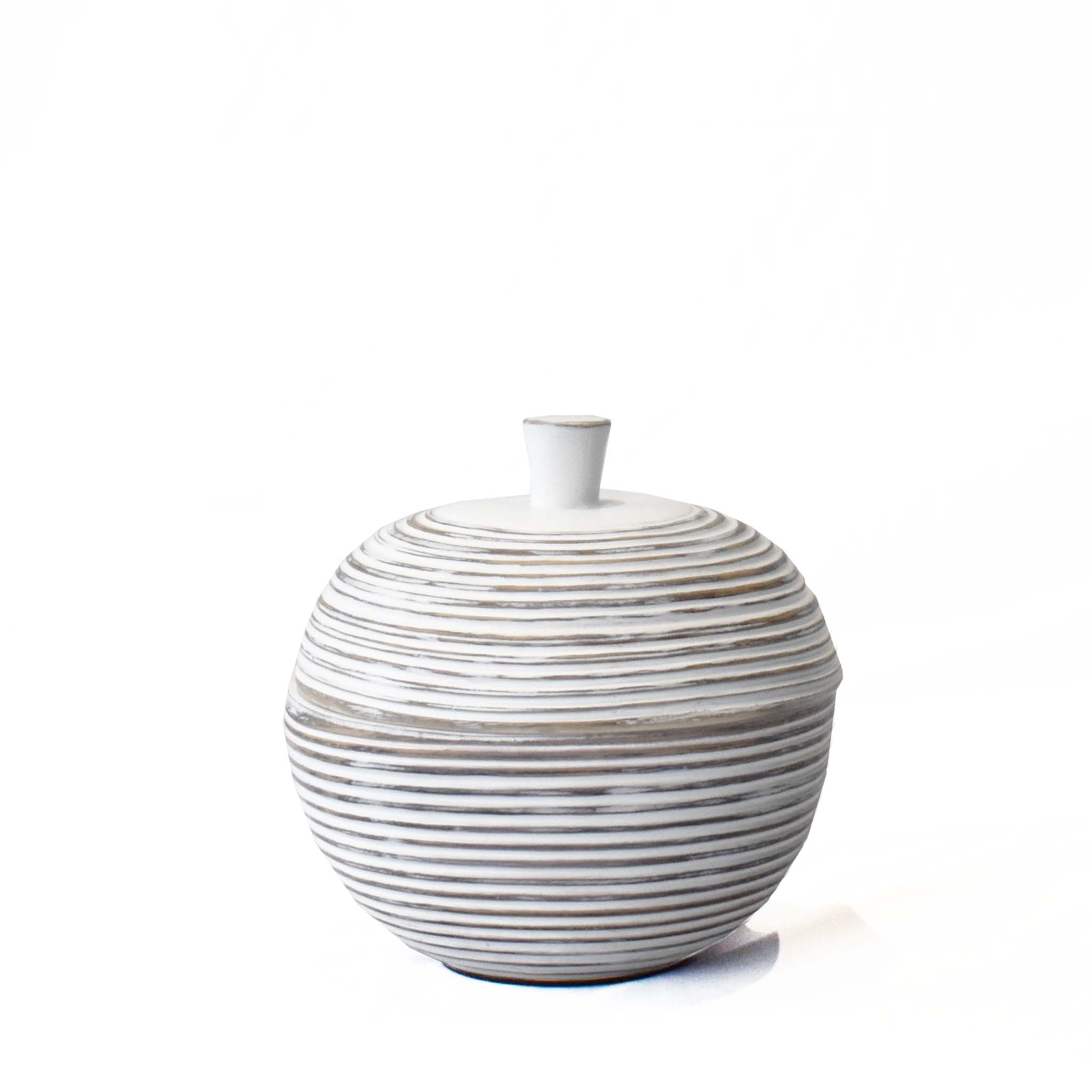 WHITE WASHED RIBBED JAR