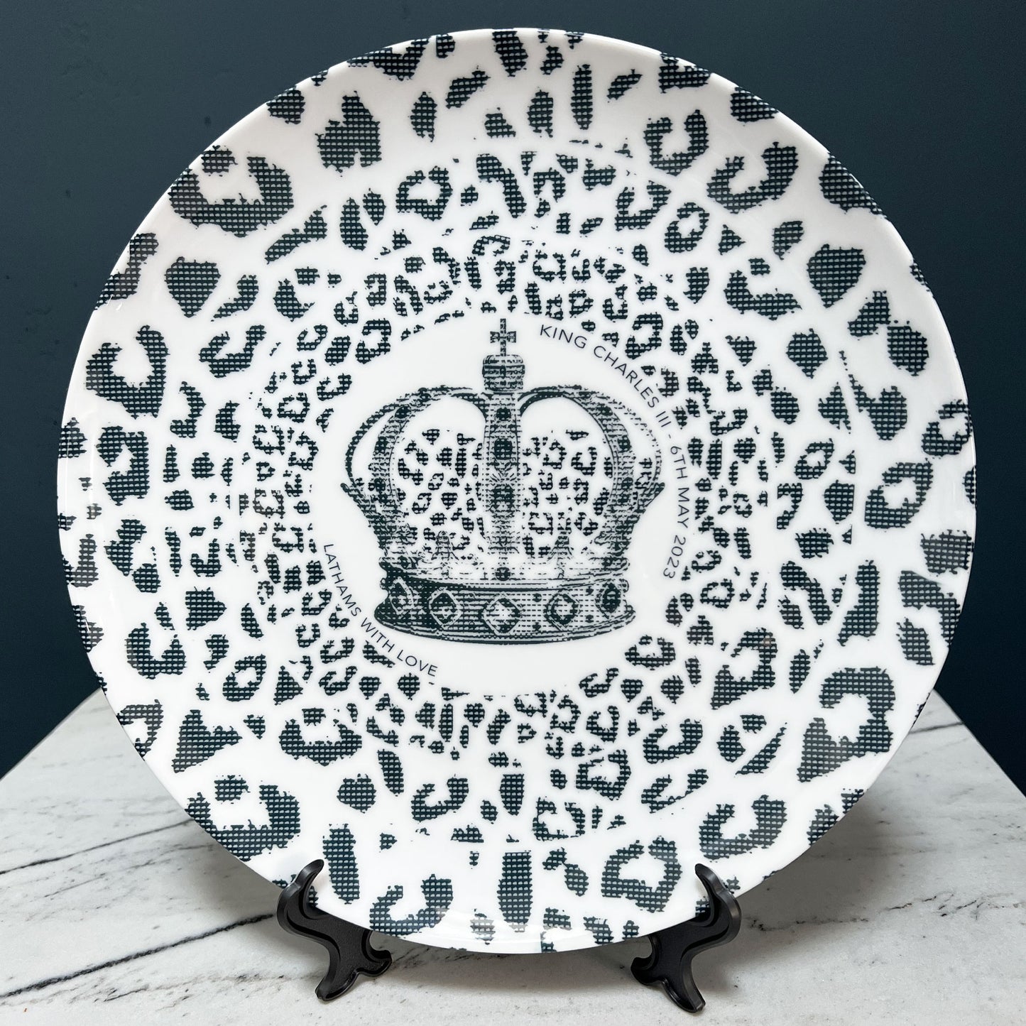 THE CROWN COMMEMORATIVE PLATE - LARGE