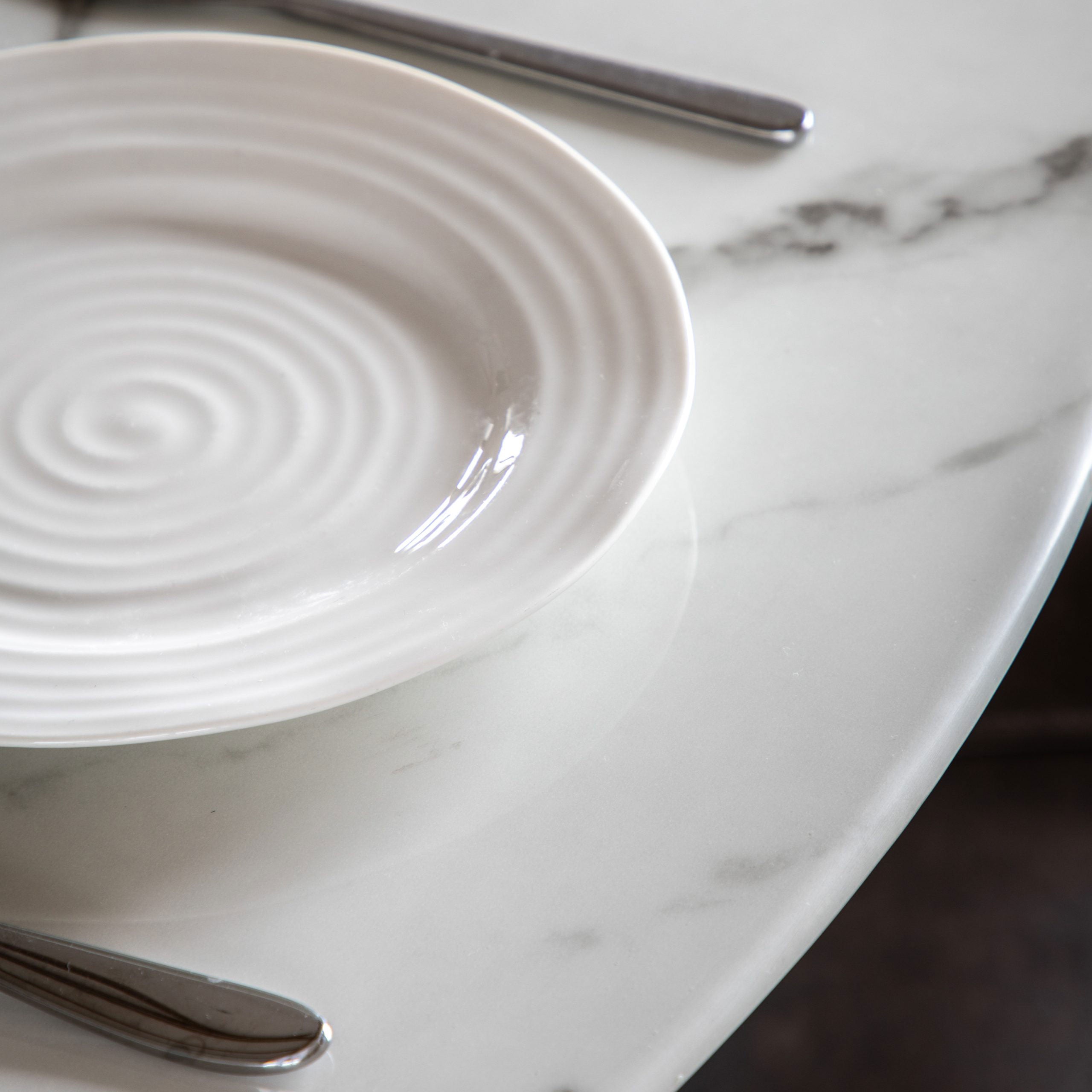 TÊTE-À-TÊTE DINING TABLE